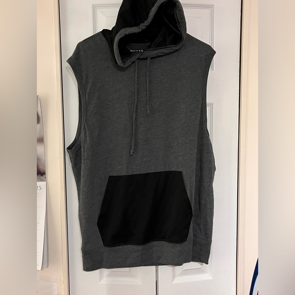 🌸🌸5 for $15🌸🌸Guess hooded workout/basketball shirt